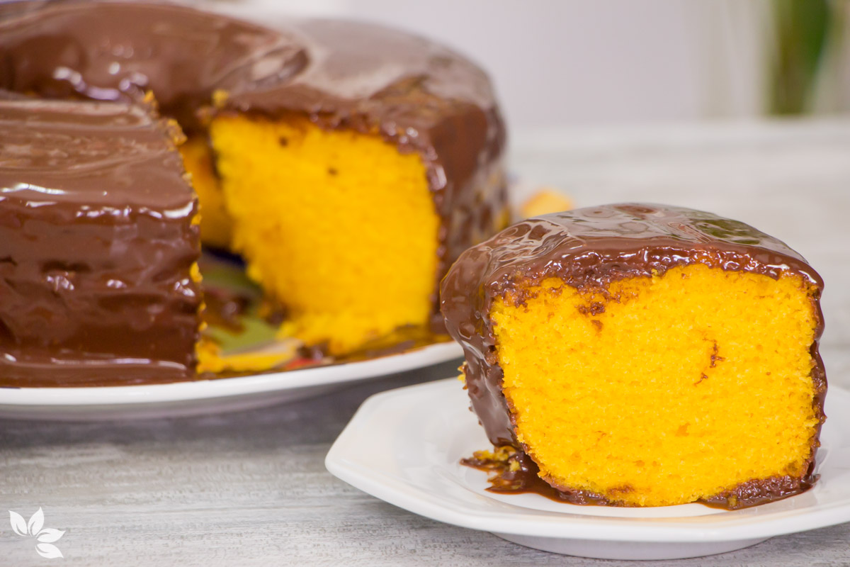 Bolo de Cenoura Fofinho com Cobertura de Chocolate